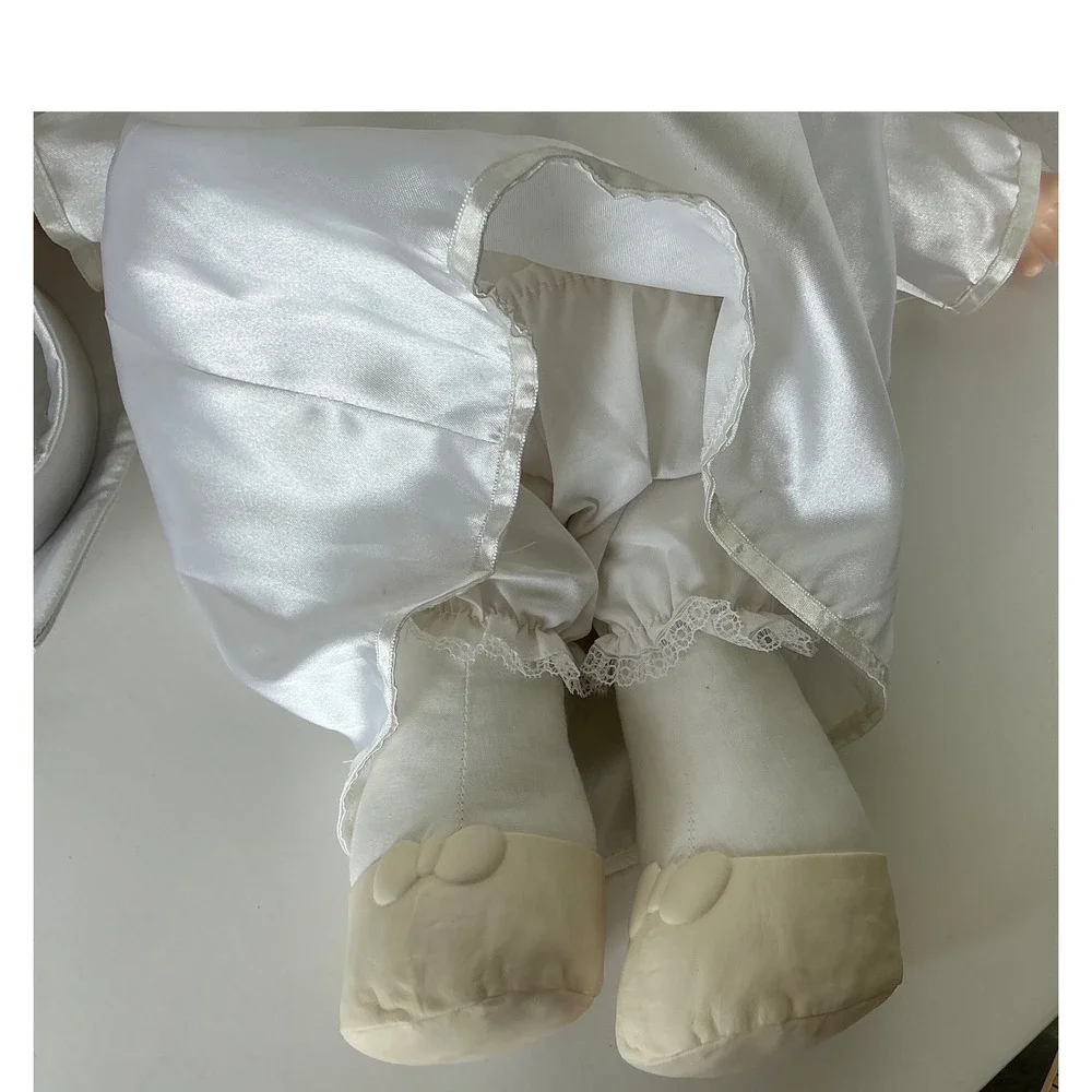 Precious‎ Moments Vintage 1991 Graduation Doll White Satin Gown 15 Inch NWT